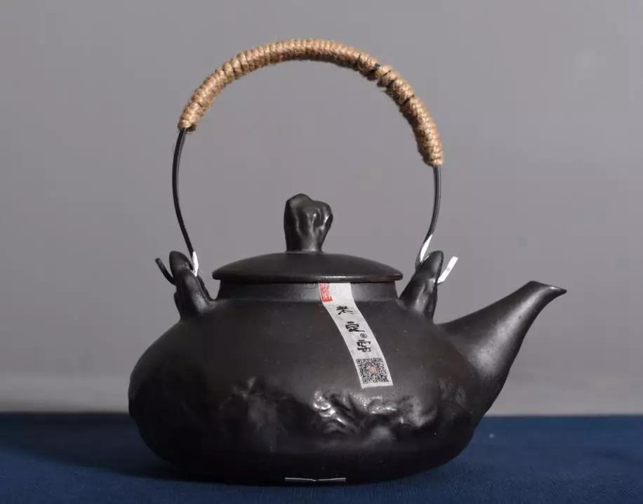 粗瓷茶具-大宋定窯設計的黃山提梁壺